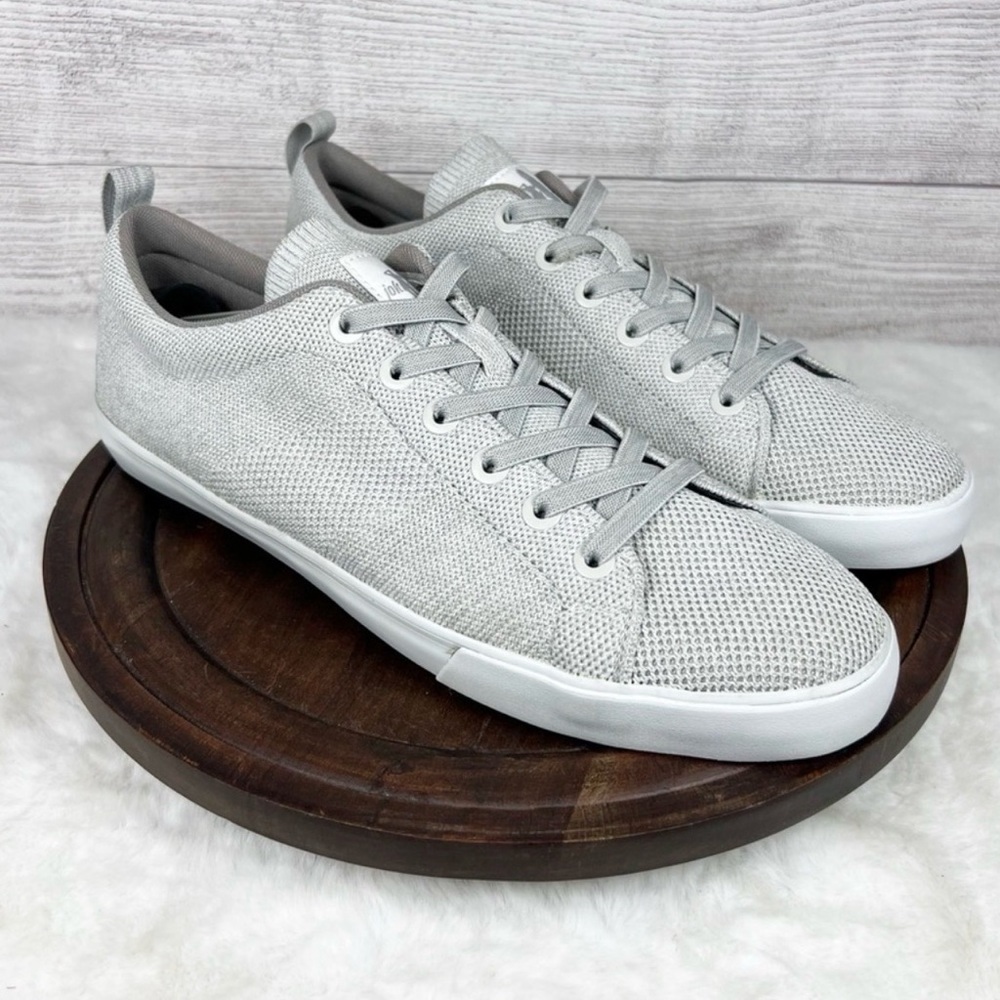 Johnnie-O Mens Techknit Sneakers Shoes Silver  
Size 11.5M